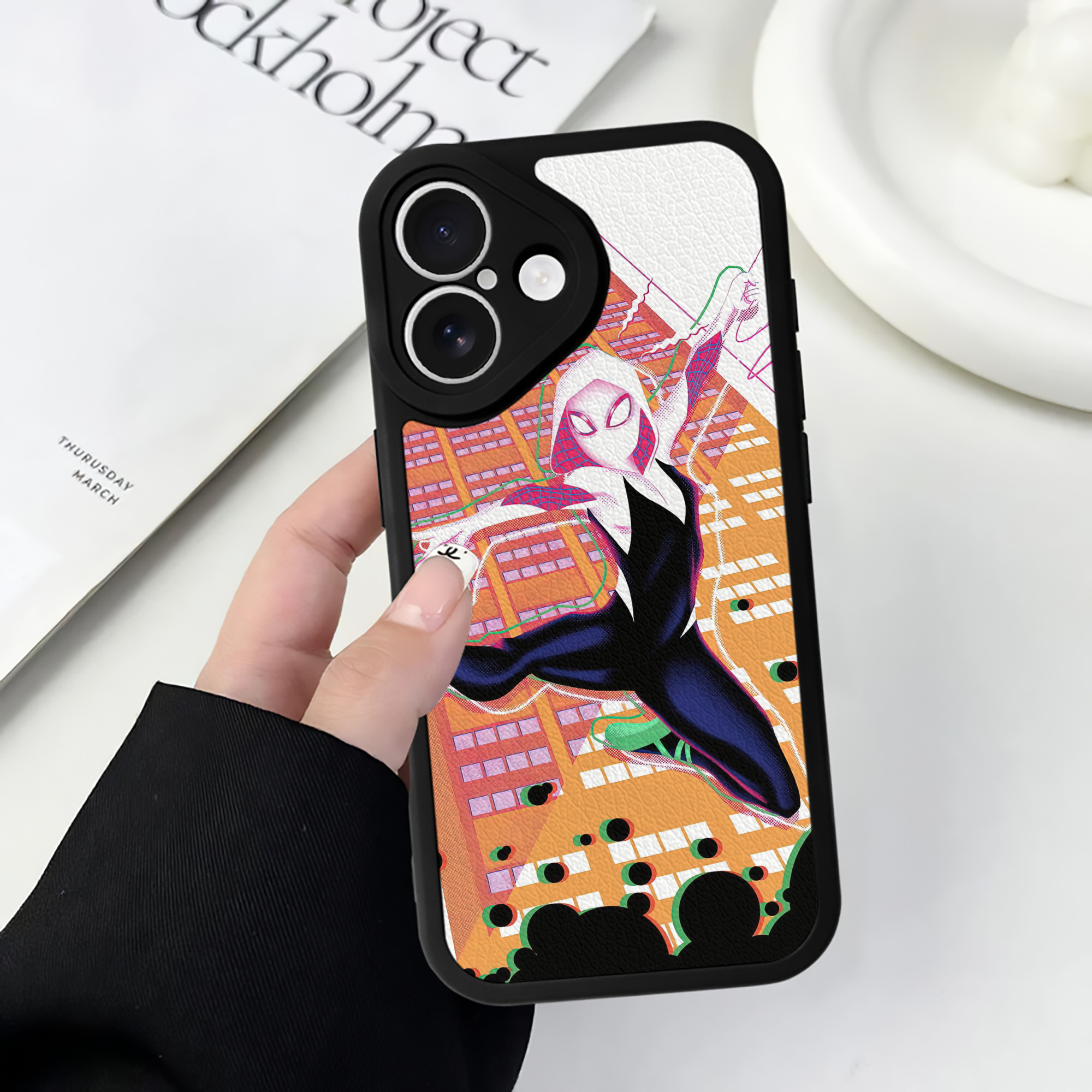 （画像用） Spider Man スパイダーマン 【iPhone 16シリーズ対応】シリコンスマホケース（レザー調） 材質：シリコン